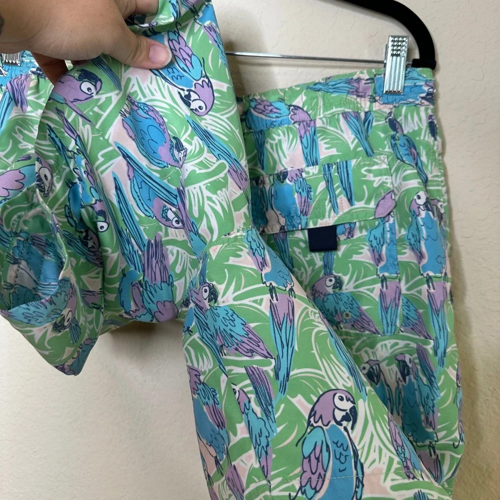 Vineyard Vines AOP Men Parrot Print Swim Trunks Size Med Board Shorts Summer